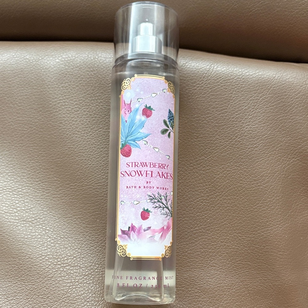 NET Bath & Body Works 8 fl/oz Strawberry Snowflakes Mist